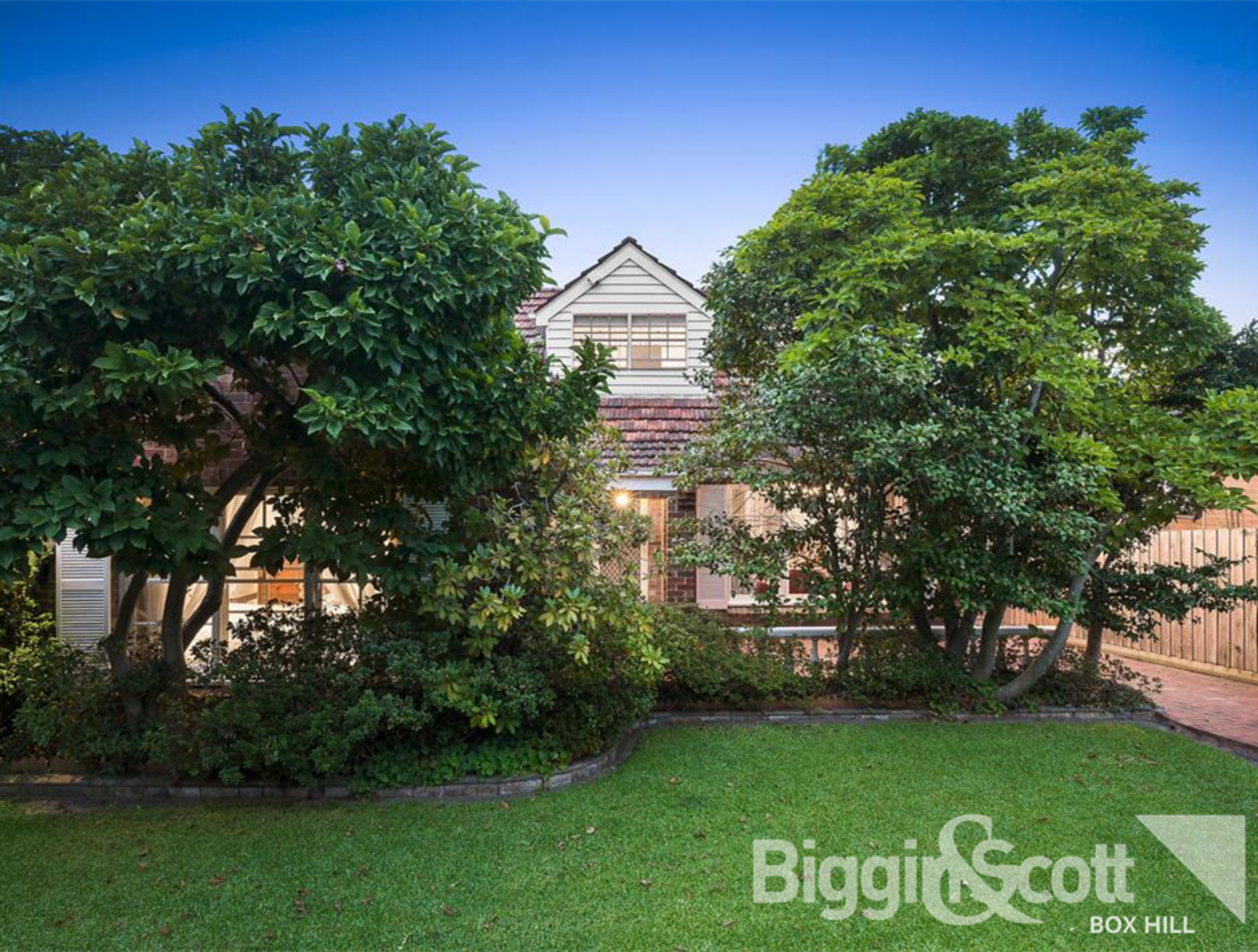 biggin-scott-spacious-house-with-city-views